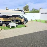 Autocaravana En El Centro De Bienestar Tfm