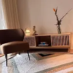 Abajo Stijlvol Appartement Met Zwembad En Tuin