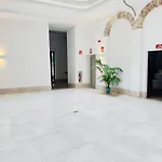 Qe Apartments