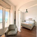 The Traveller`s house Balcón al Mar con Ascensor