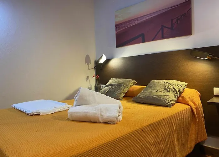 Estudio con jardincito privado barbacoa y piscina compartida para parejas