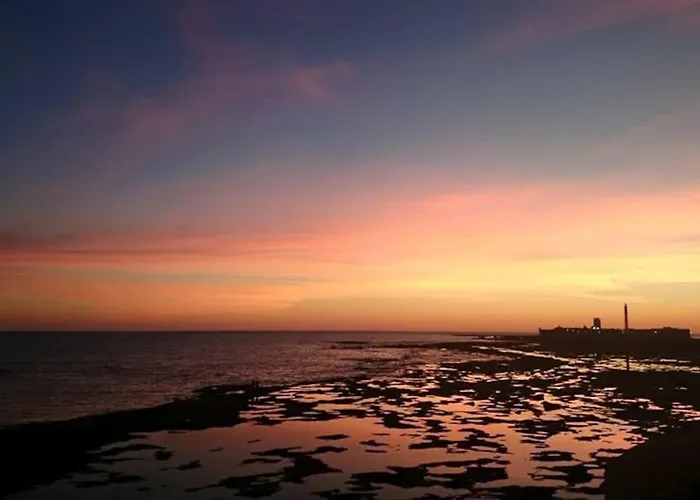 Apartamento Con Garaje, Centrico Y Playa