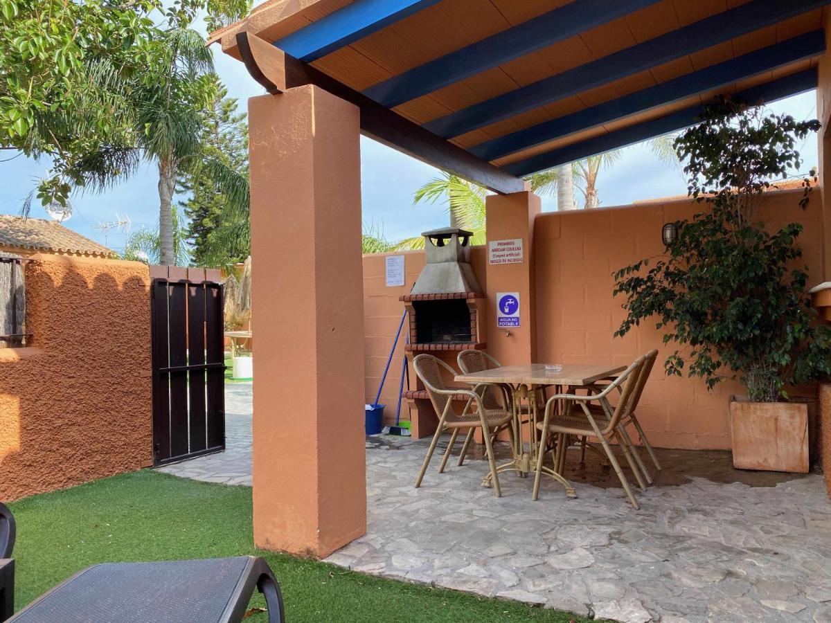 Casa Familiar Cerca De La Playa Con Piscina Compartida Habitación en casa particular Cádiz
