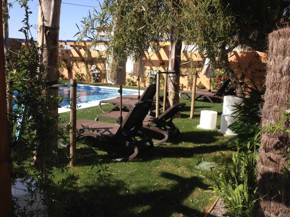 Casa Familiar Cerca De La Playa Con Piscina Compartida Habitación en casa particular Cádiz