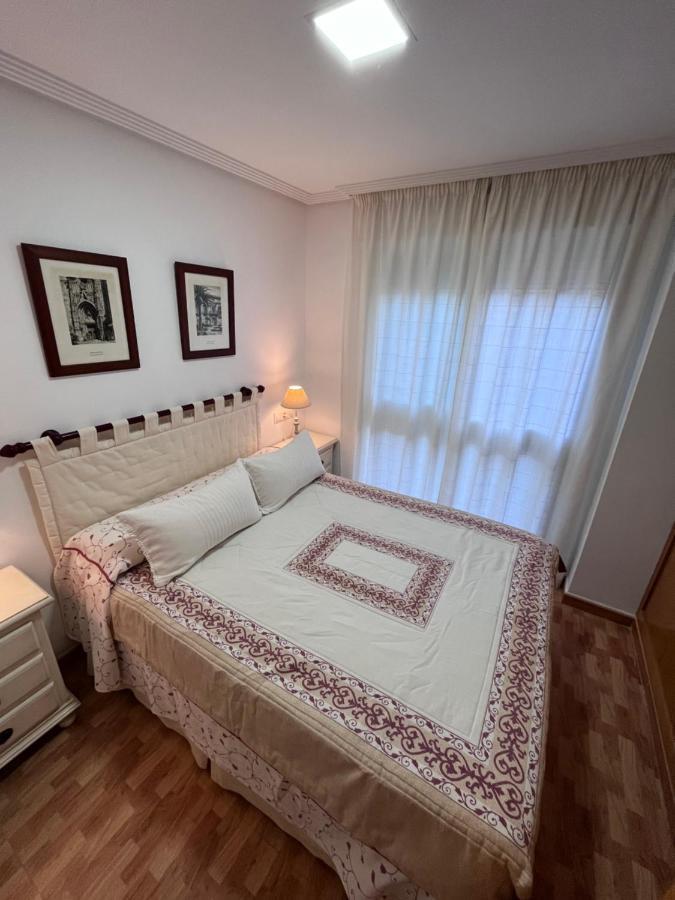 Apartment Gatu Elvira Junto Al Hospital Y Playa 2 Dormit Y 2 Banos, Preferente Mayores De 25 Anos Y Familias Cadiz