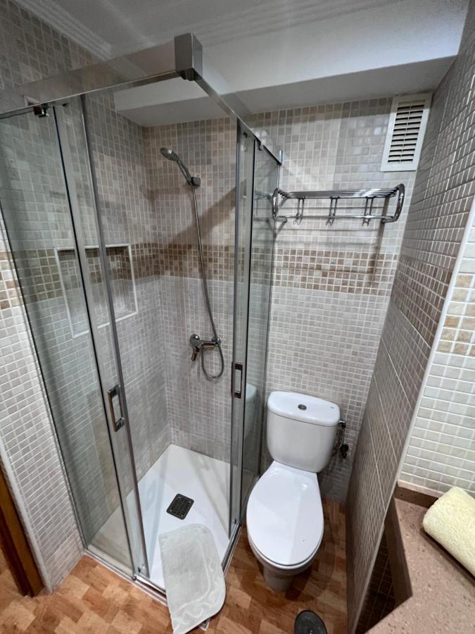 Gatu Elvira Junto Al Hospital Y Playa 2 Dormit Y 2 Banos, Preferente Mayores De 25 Anos Y Familias *