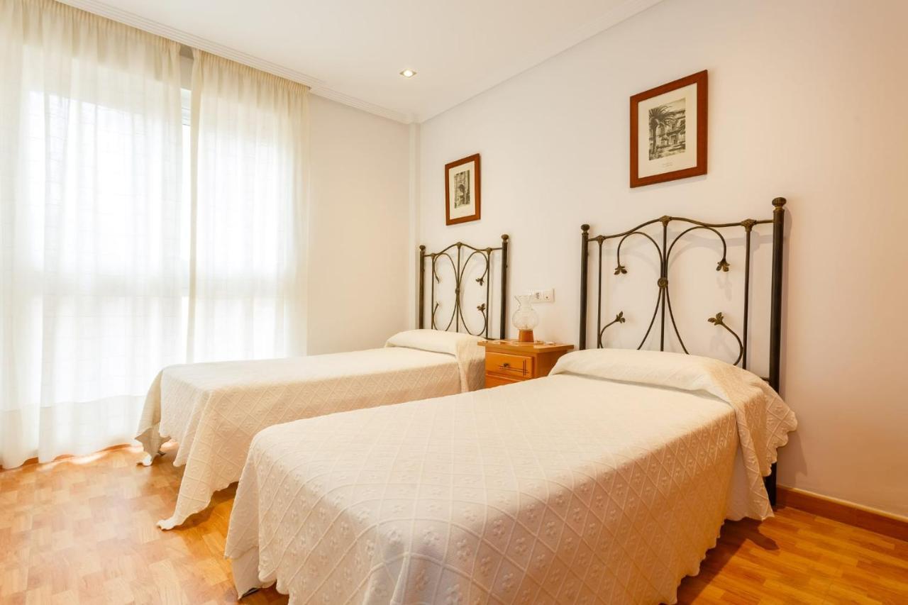 Apartment Gatu Elvira Junto Al Hospital Y Playa 2 Dormit Y 2 Banos, Preferente Mayores De 25 Anos Y Familias Cadiz