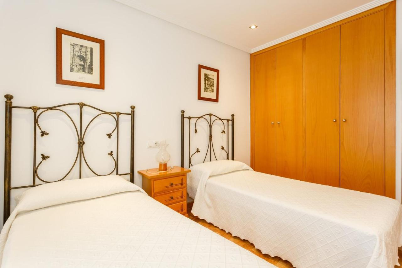 Gatu Elvira Junto Al Hospital Y Playa 2 Dormit Y 2 Banos, Preferente Mayores De 25 Anos Y Familias Cadiz