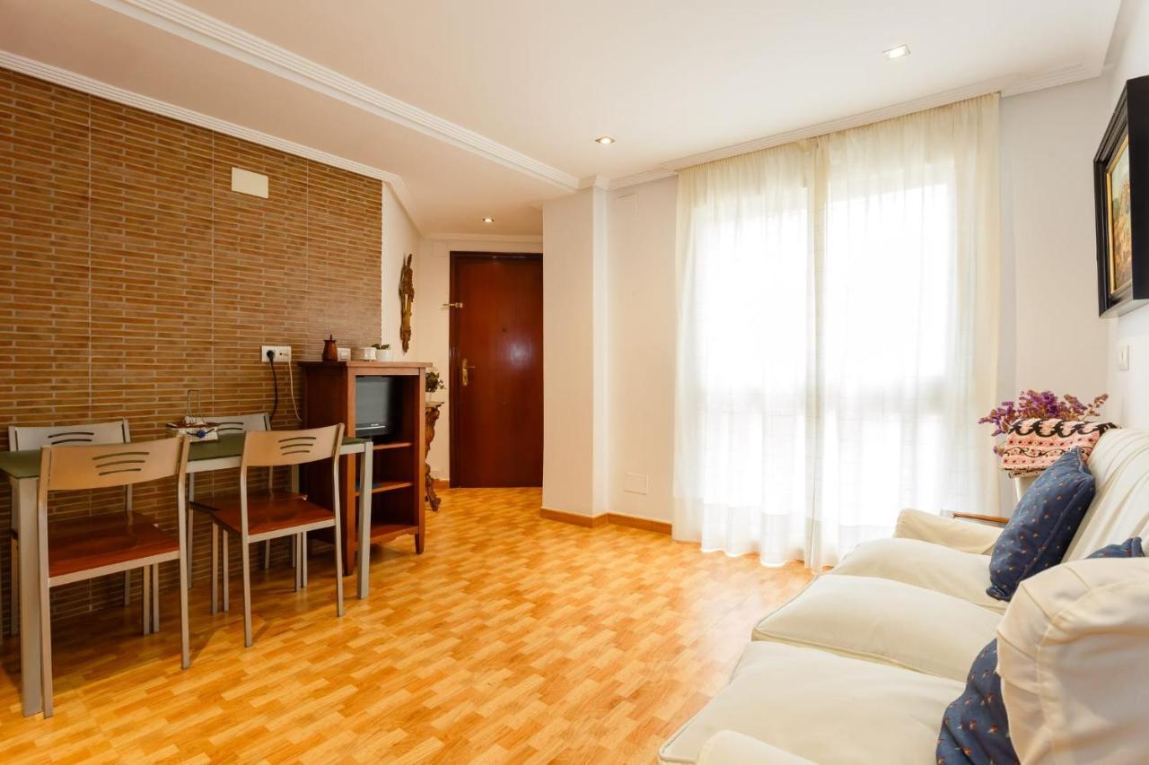 Gatu Elvira Junto Al Hospital Y Playa 2 Dormit Y 2 Banos, Preferente Mayores De 25 Anos Y Familias