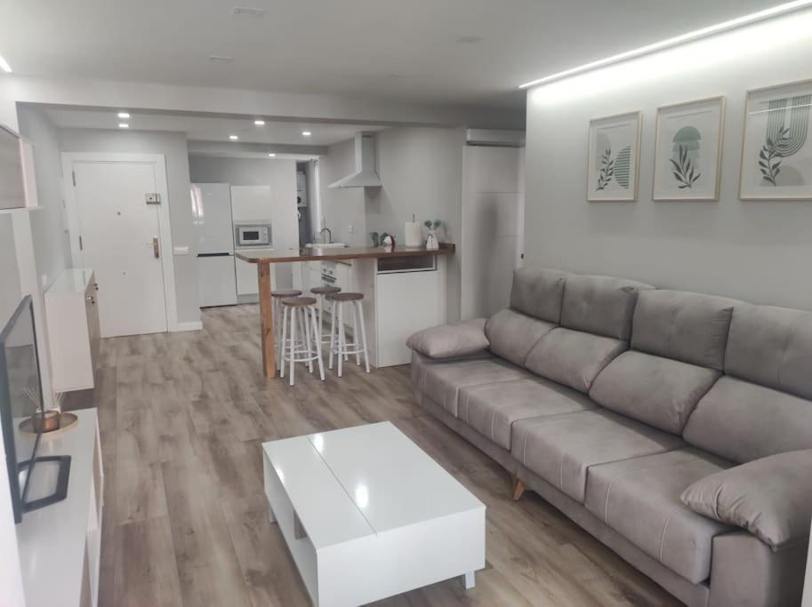 A 500 M De La Playa Apartment *