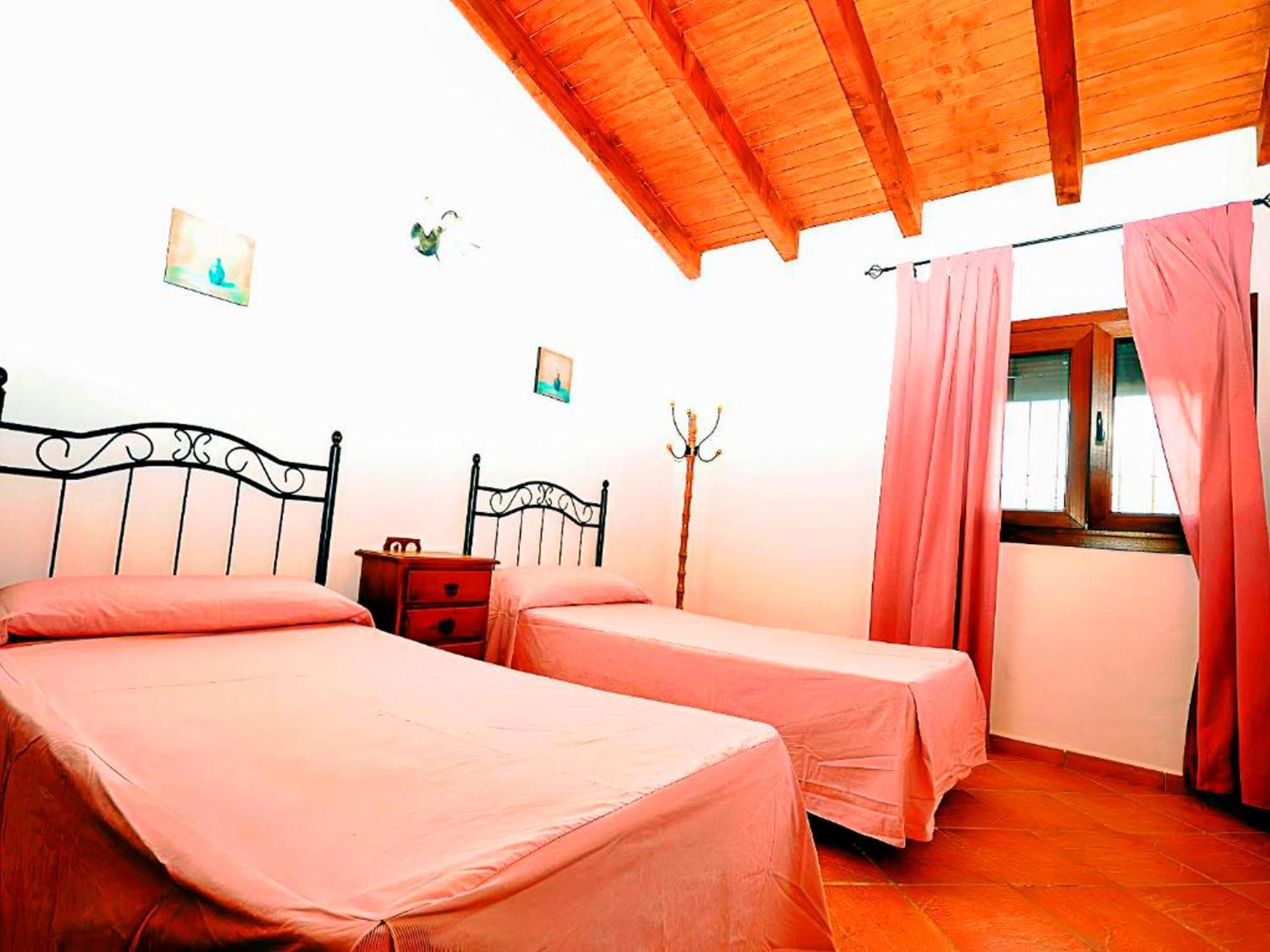Con Piscina Compartida Y Jardin Privado