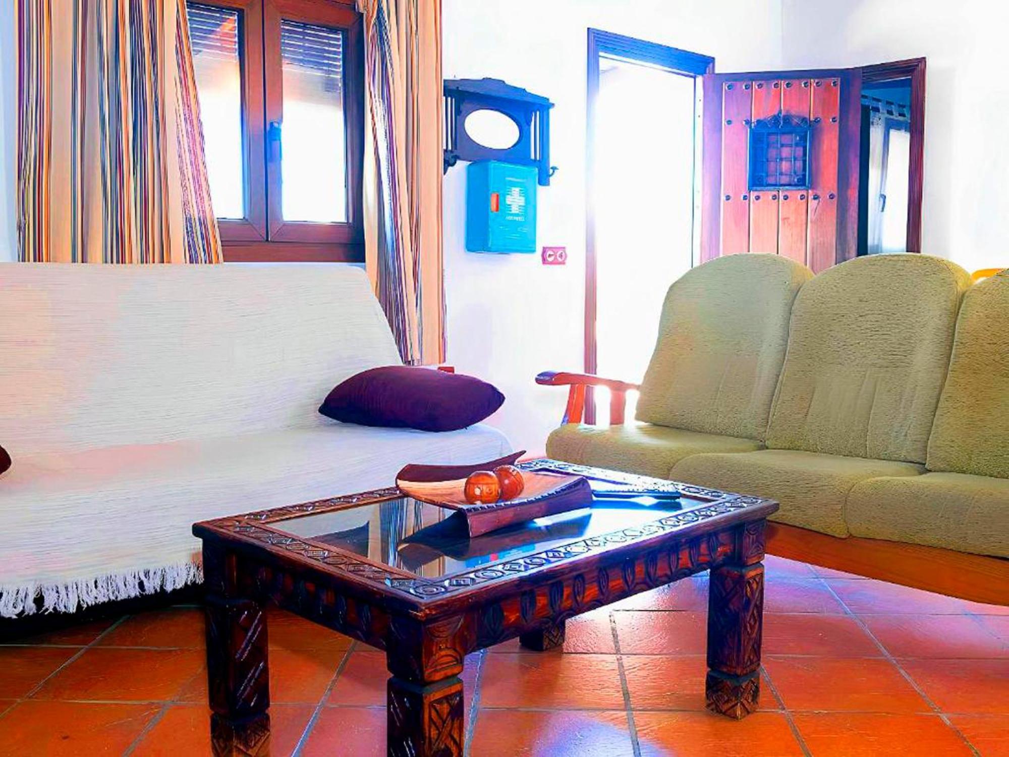 Con Piscina Compartida Y Jardin Privado *