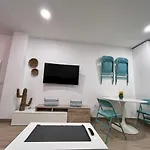 Gatu Villa Paraguay , Preferente Mayores 21 Anos Y Familias