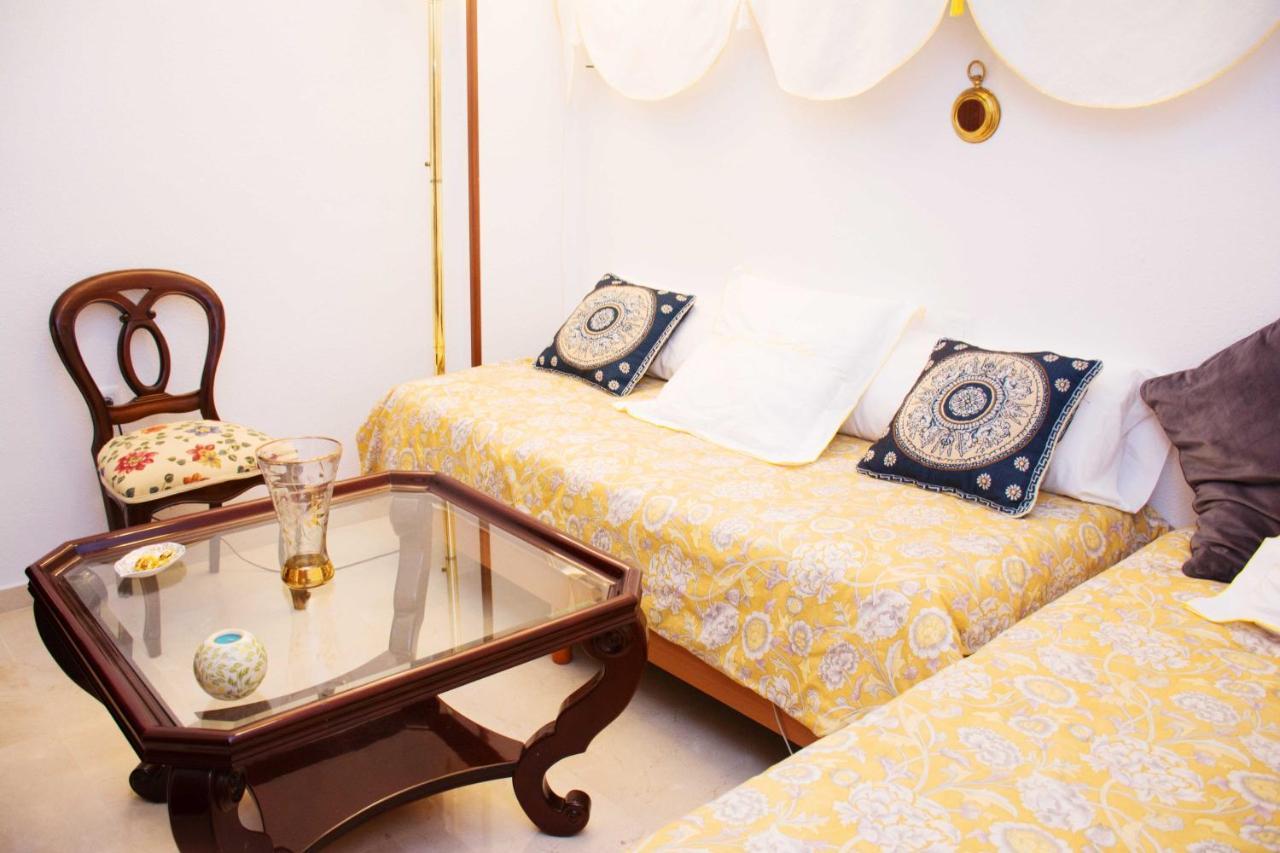 Aparthotel House *