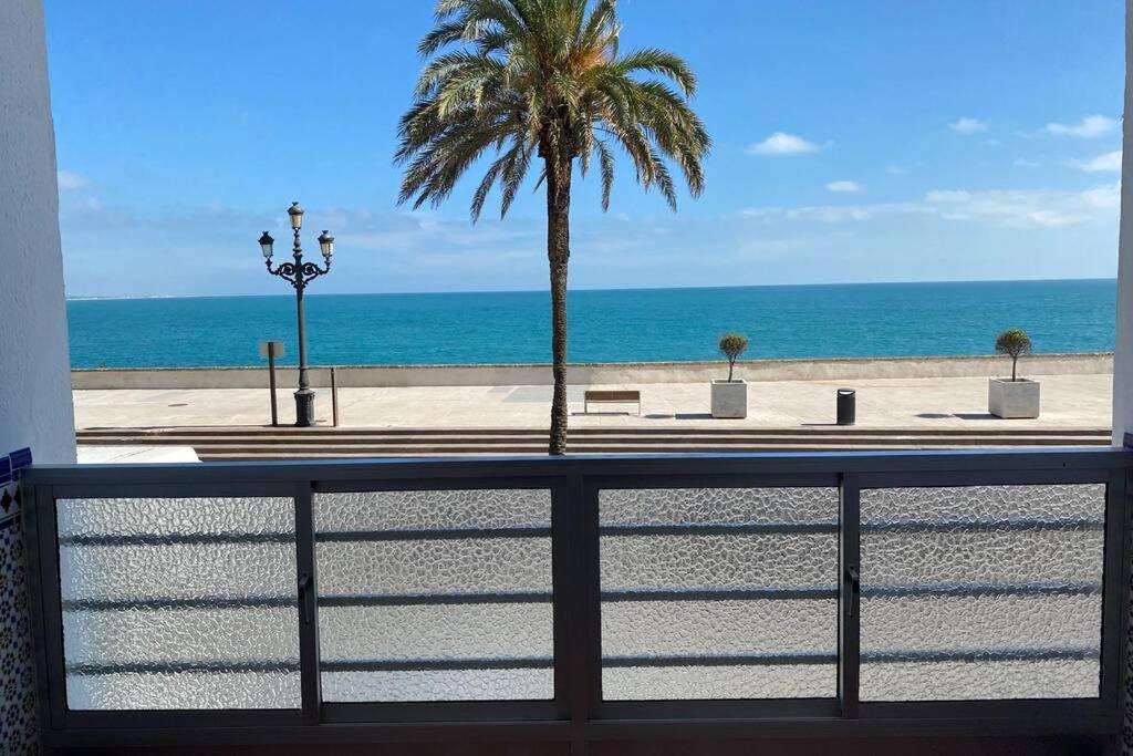 Apartamento The Traveller`s House Mirador Playa La Caleta En Cádiz