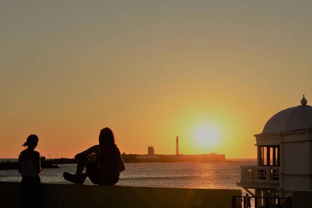 Esencia De Entre La Vina Y El Mercado Cadiz