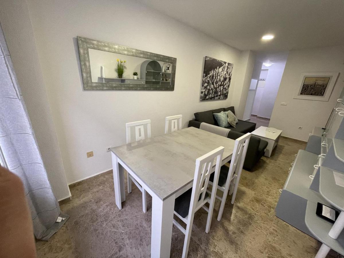 Apartamento Al Lado De La Playa Y Con Garaje Apartment *