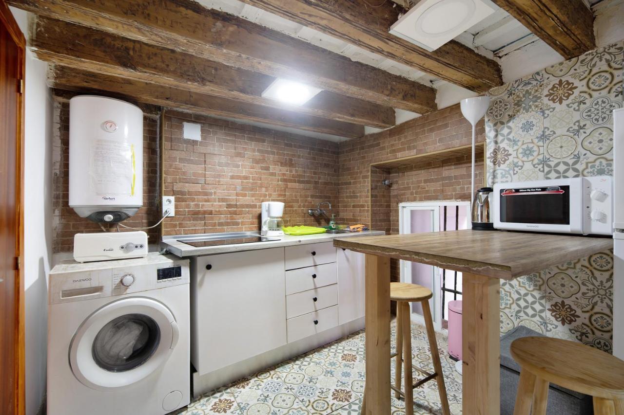 Cathedral Two Bedrooms Apartment *