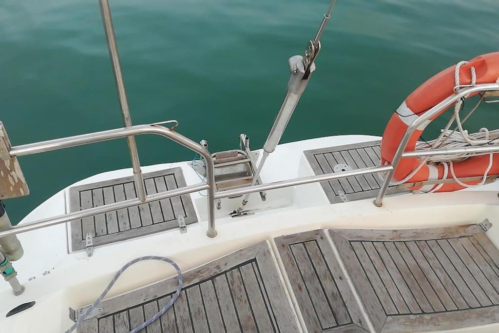 Hotel en barco Boat-apartamento Flotante Cadiz.. La Juanita Arroyo