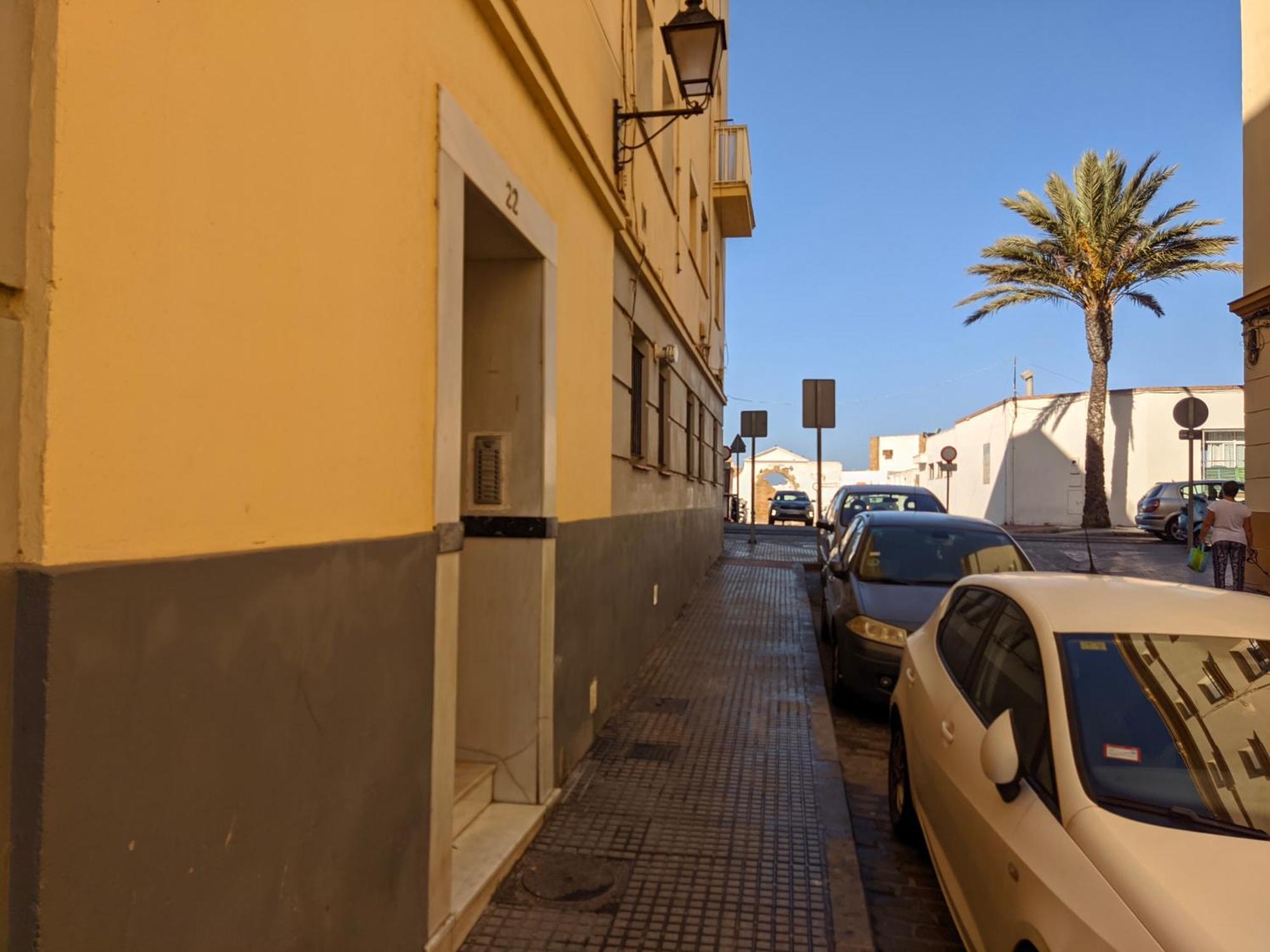 Puerta De La Caleta *
