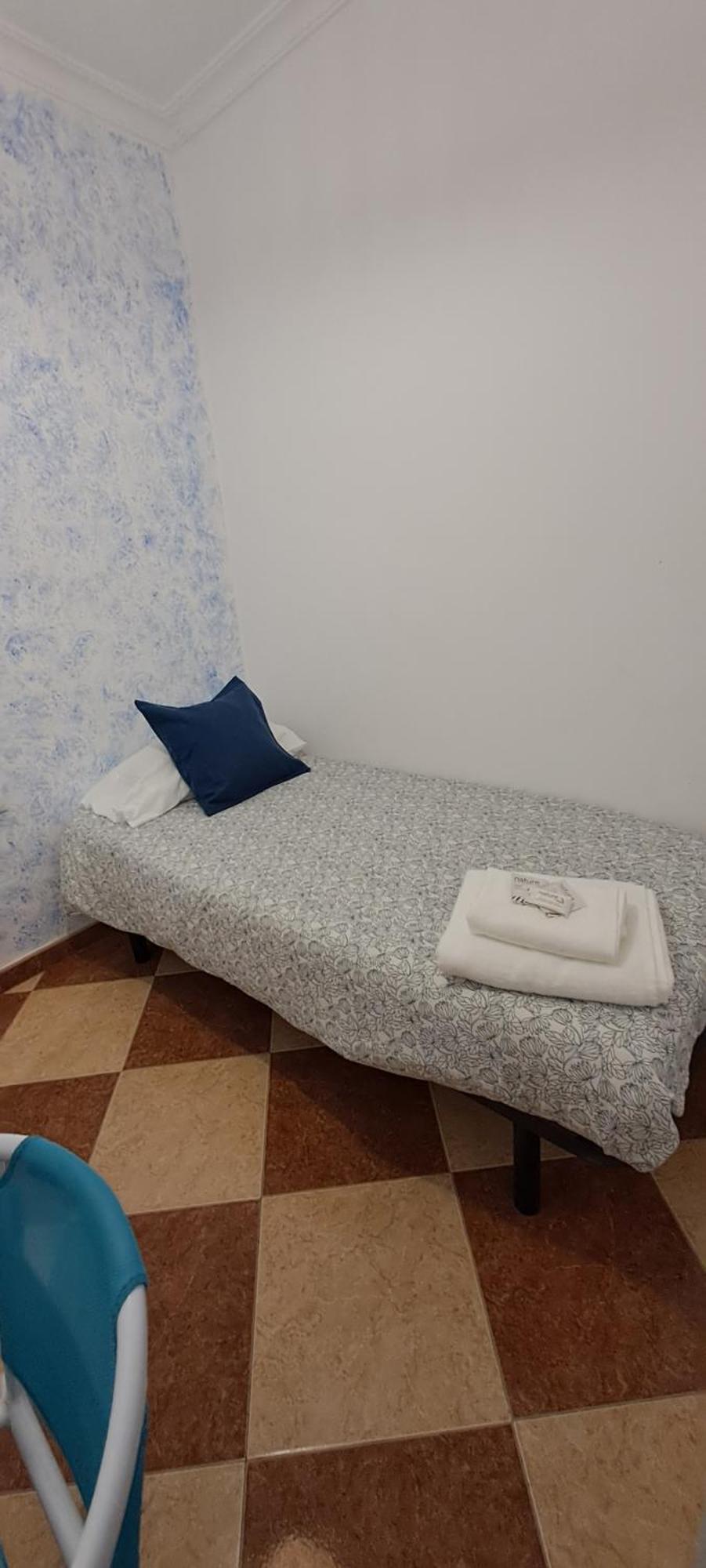 Patio Andalusi Junto A La Vina Homestay Cadiz