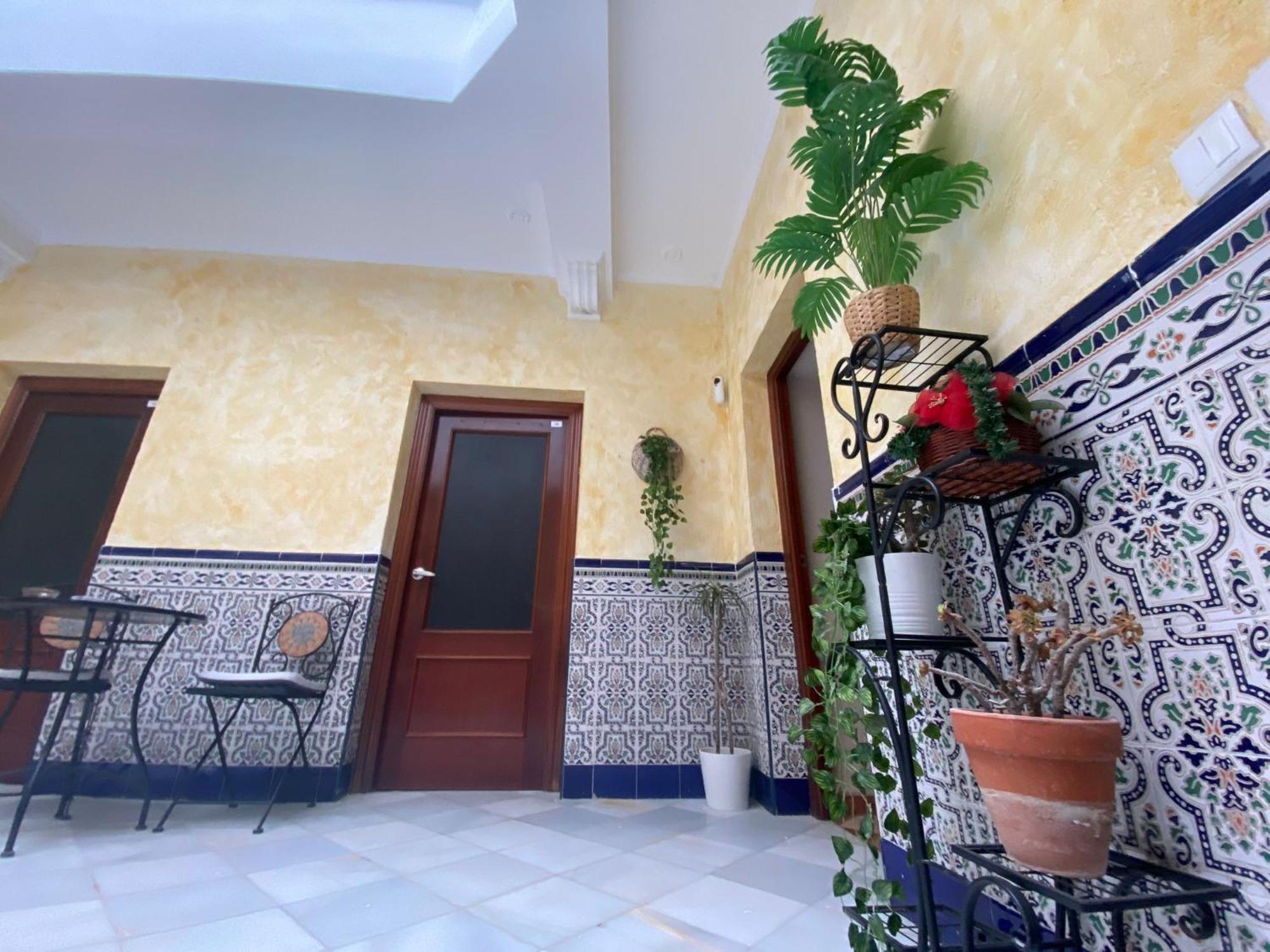 Homestay Patio Andalusi Junto A La Vina