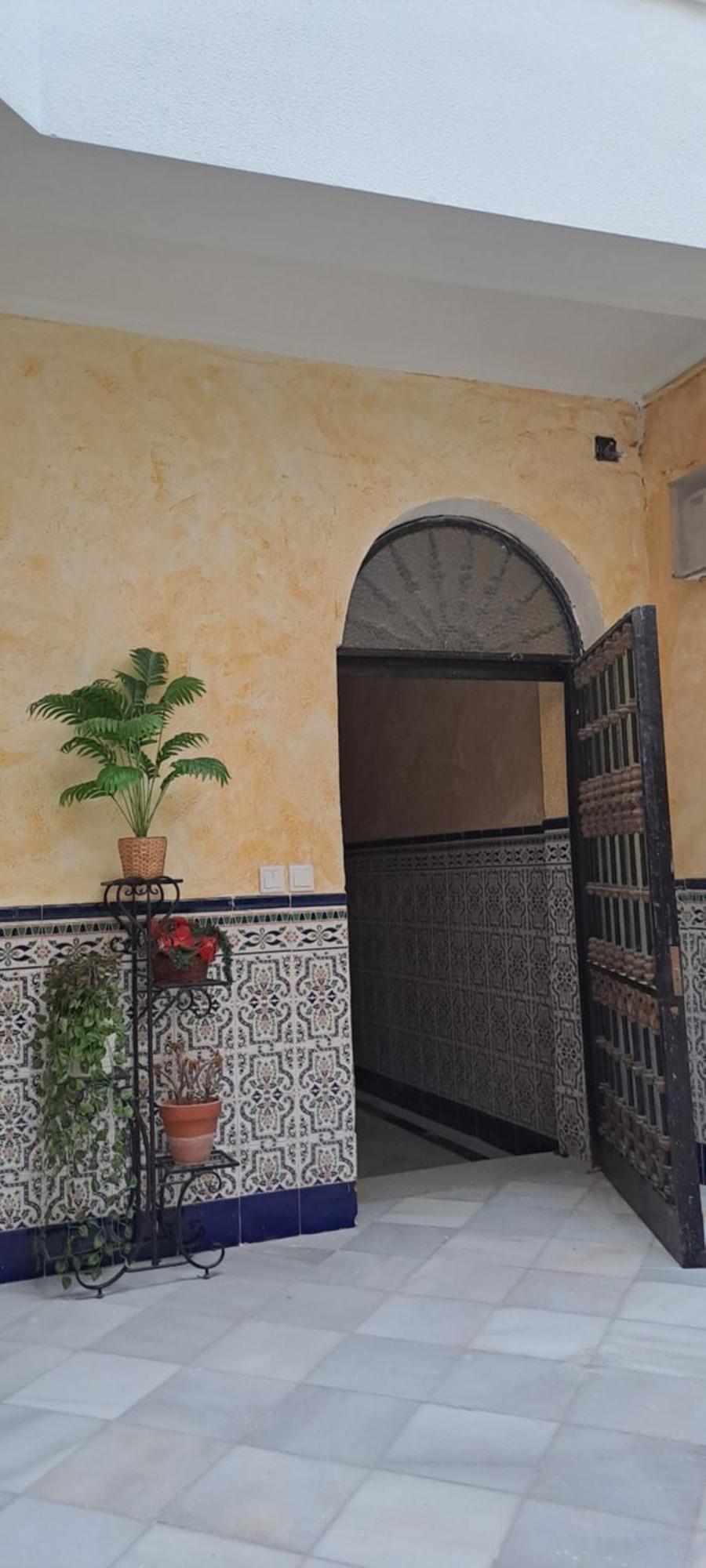 Patio Andalusi Junto A La Vina Homestay Cadiz