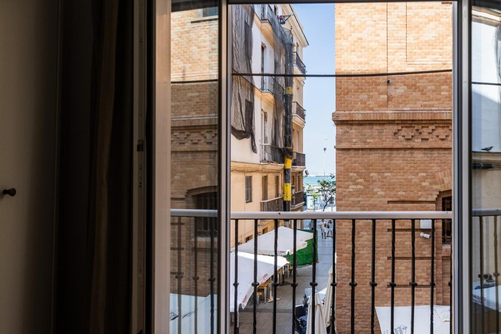Apartment Piso Nuevo En Pleno Centro De Cadiz, Calle Plocia