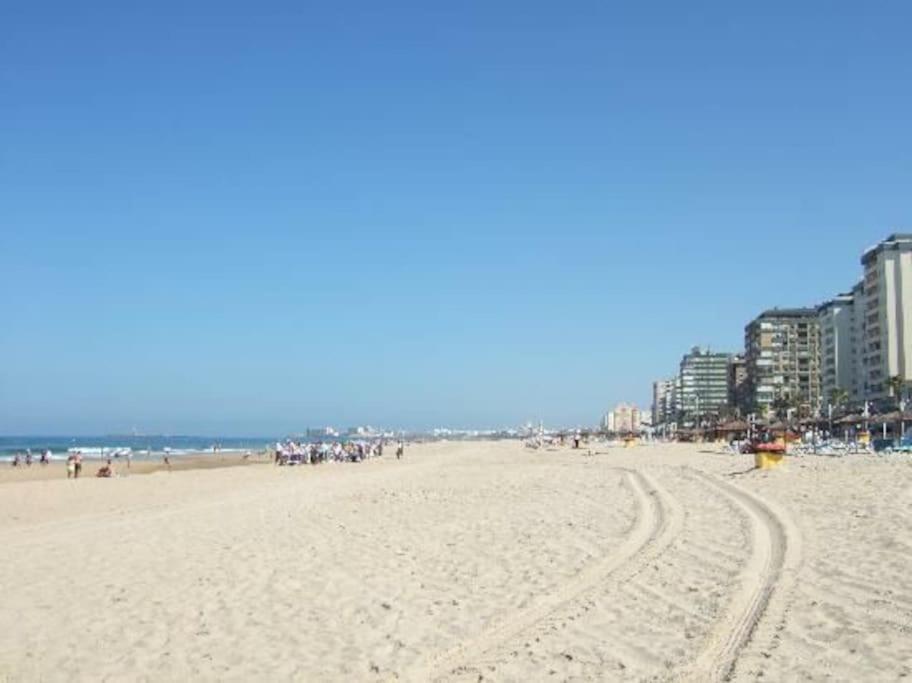 A 5 Min De La Playa Victoria Y Del Htal Pta Mar Apartment Cadiz