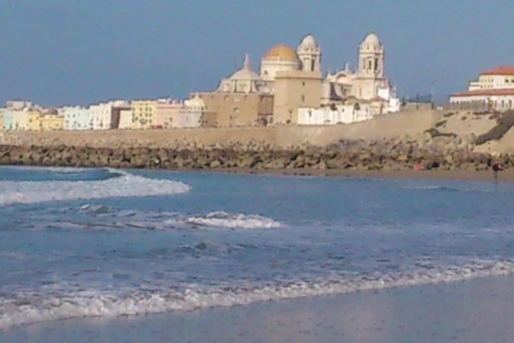 A 5 Min De La Playa Victoria Y Del Htal Pta Mar Apartment *