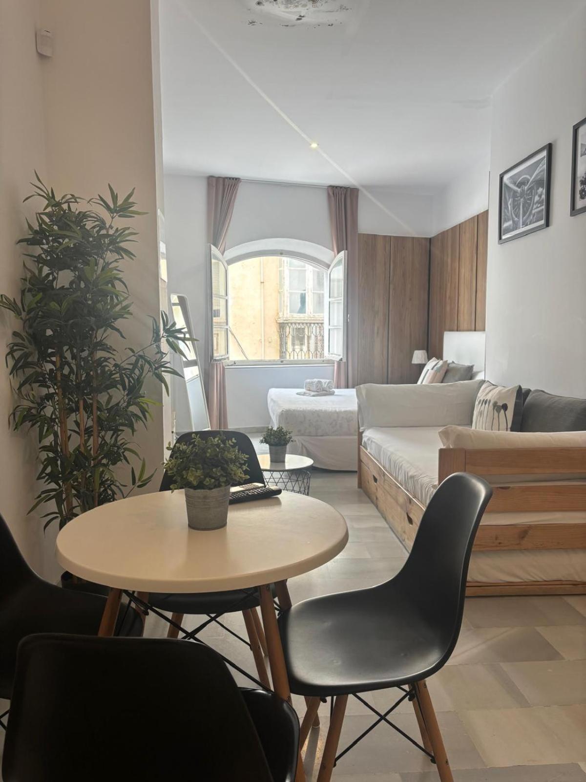 Isa Apartment *