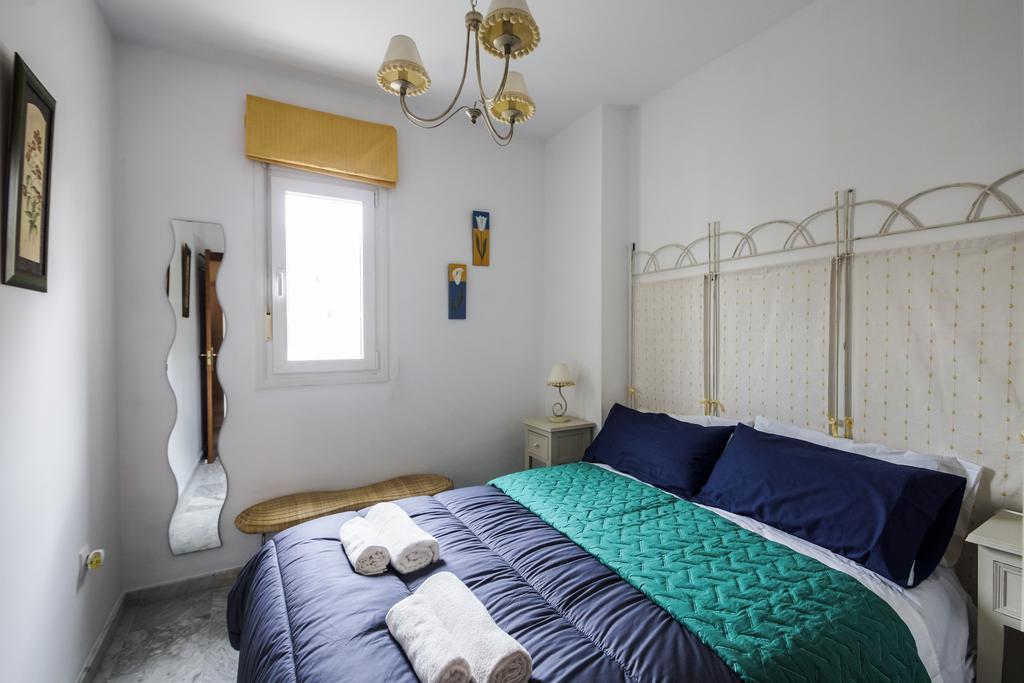 Apartment La Victoria Free Parking By Cadiz4rentals *