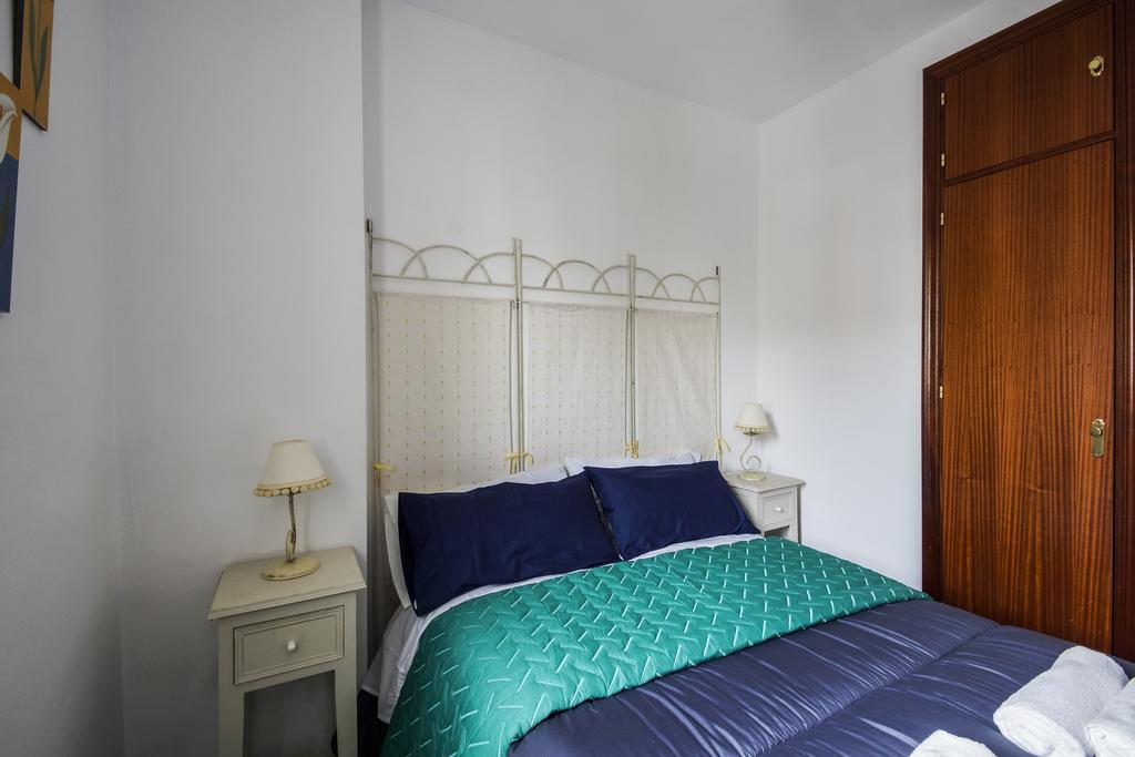 Apartment La Victoria Free Parking By Cadiz4rentals *
