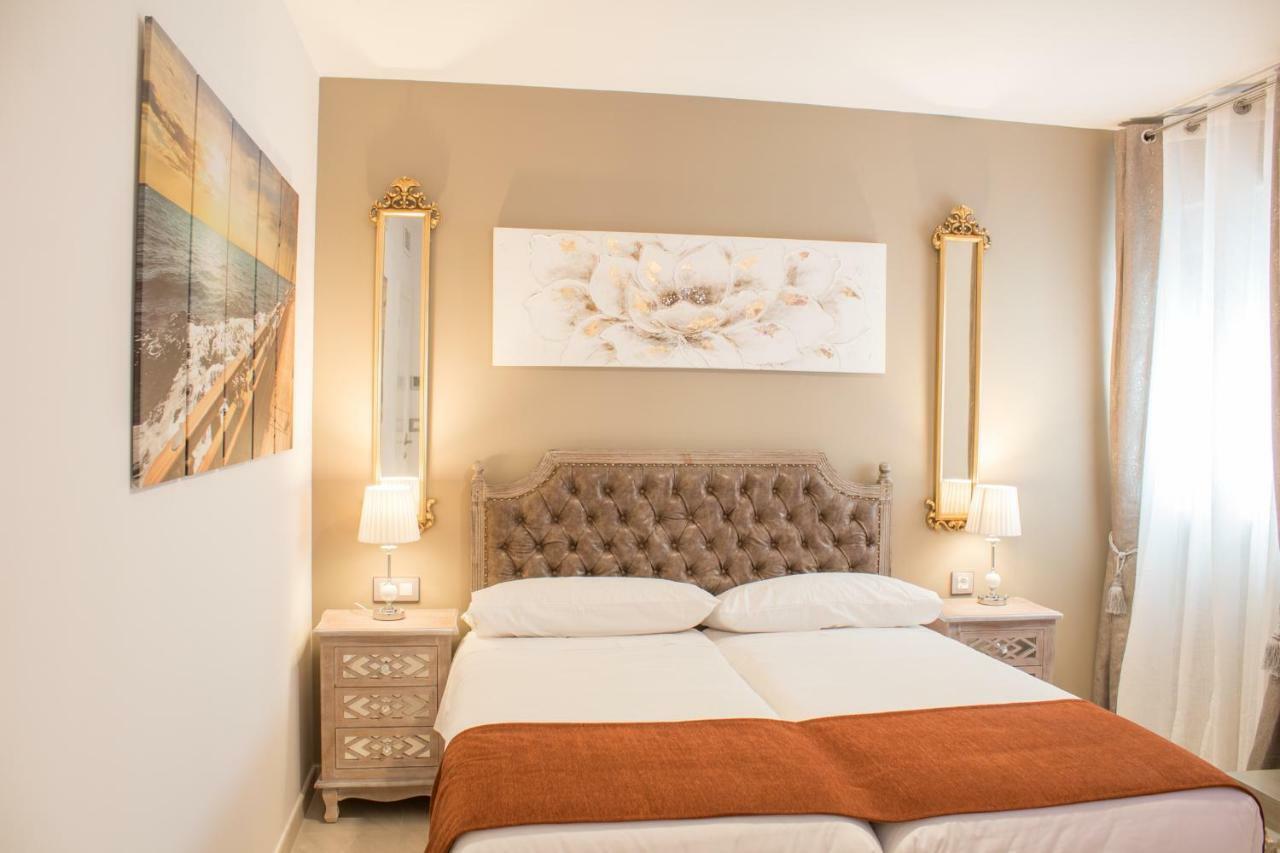 Luxury Yacht Homestay Cadiz