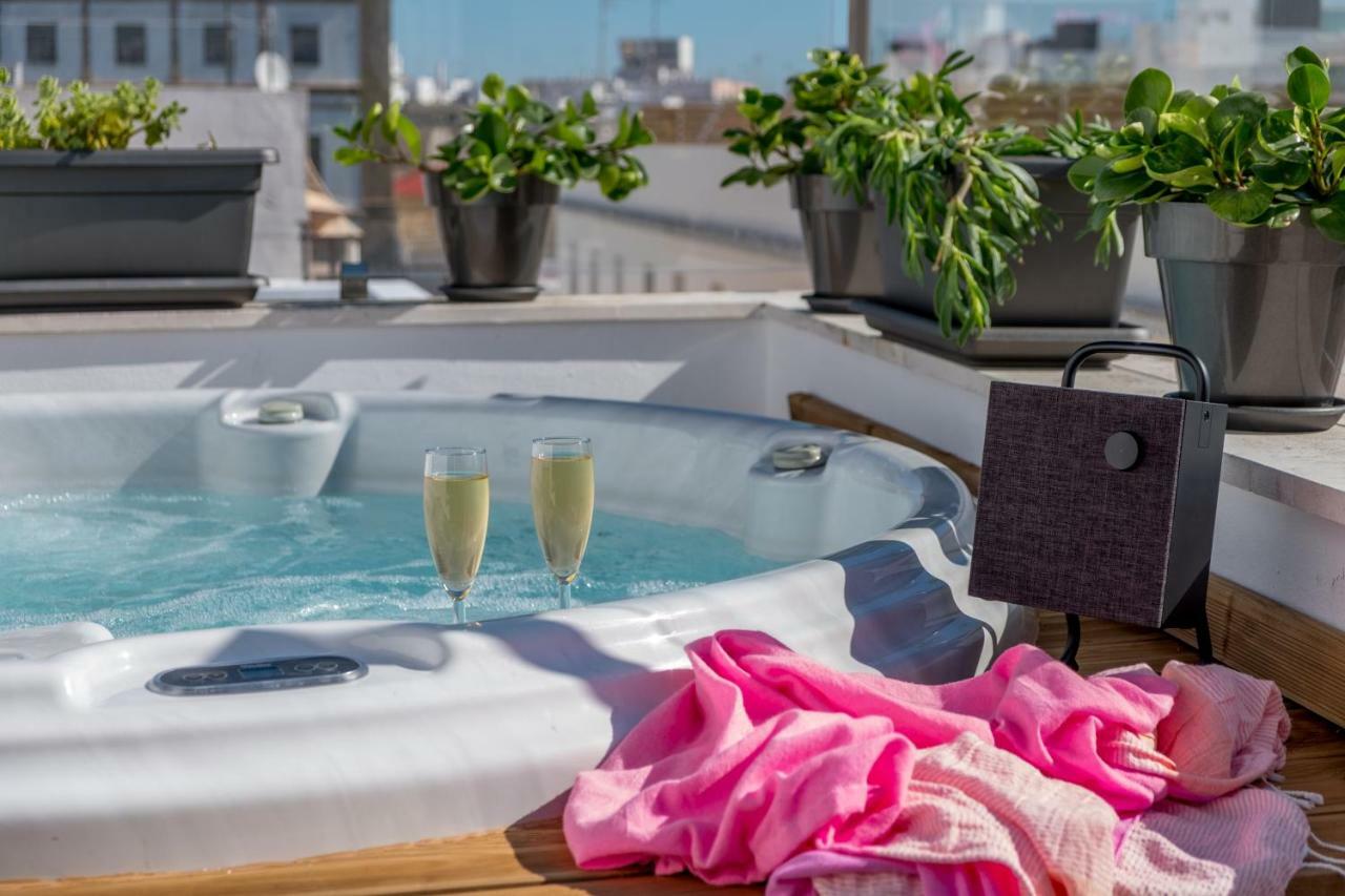 Penthouse, Jacuzzi, Garage For City Cars. Apartamento