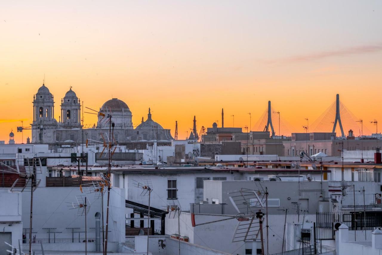 Penthouse, Jacuzzi, Garage For City Cars. Cádiz