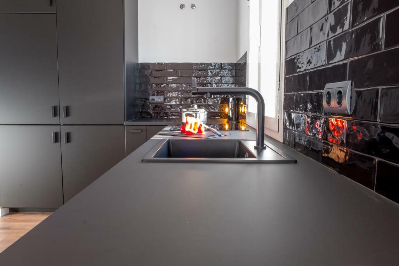 Penthouse, Jacuzzi, Garage For City Cars. *