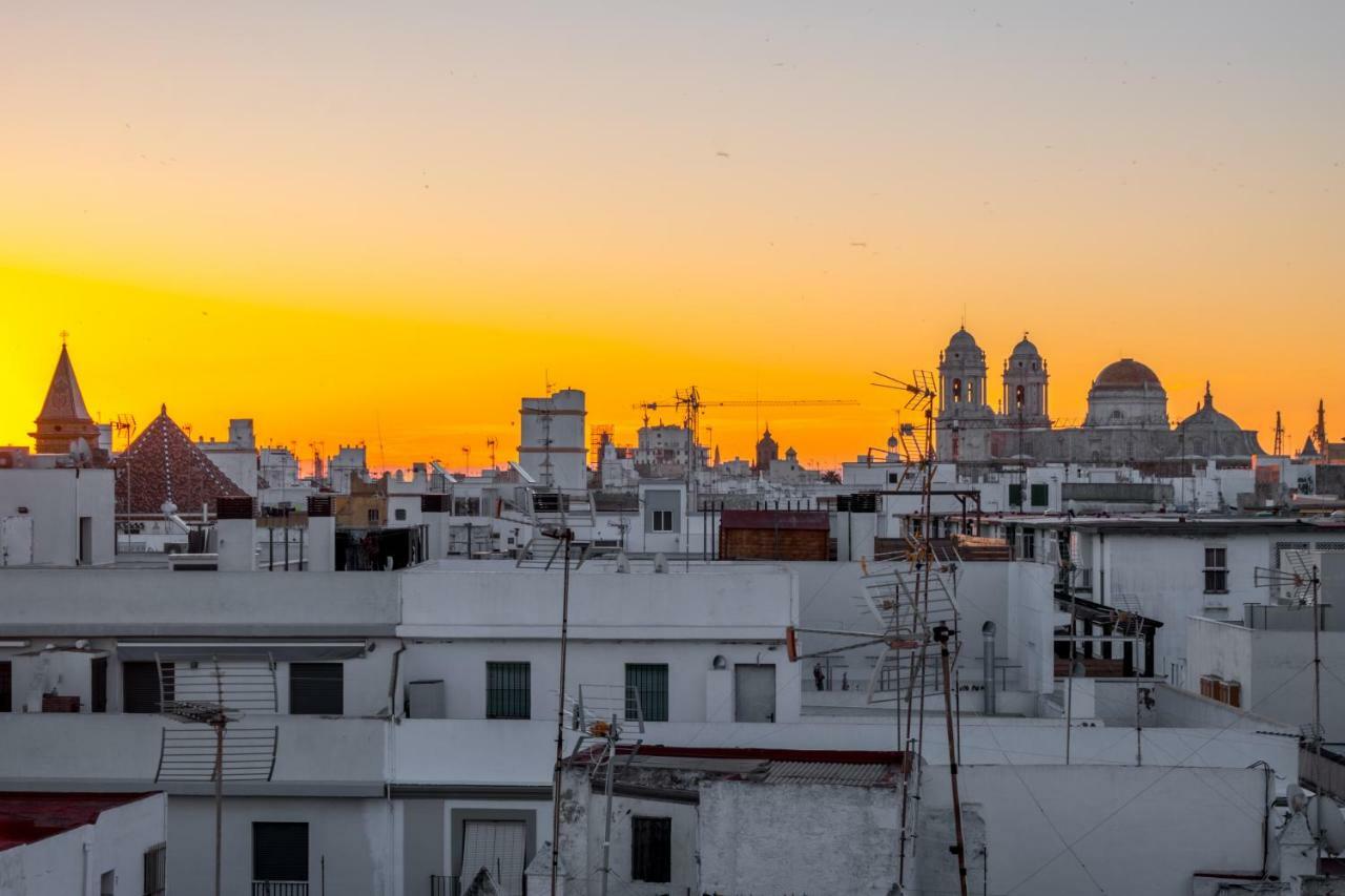 Penthouse, Jacuzzi, Garage For City Cars. Apartamento