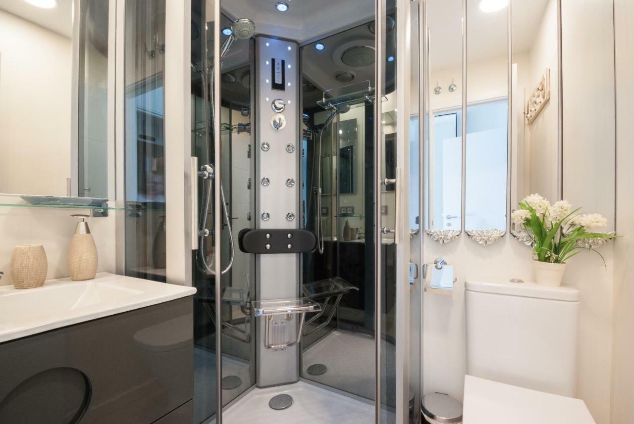 Luxury Yacht Homestay Cadiz